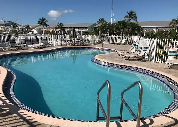 Tower 2 Master Suites, 2 Kings Beds, Marina