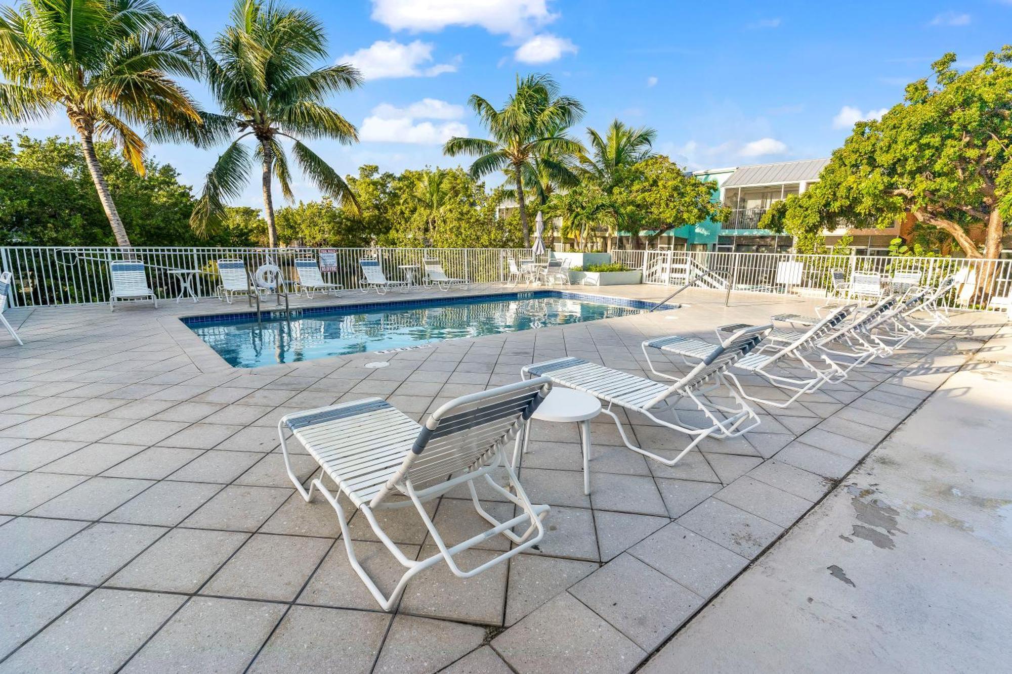 Tower 2 Master Suites, 2 Kings Beds, Marina